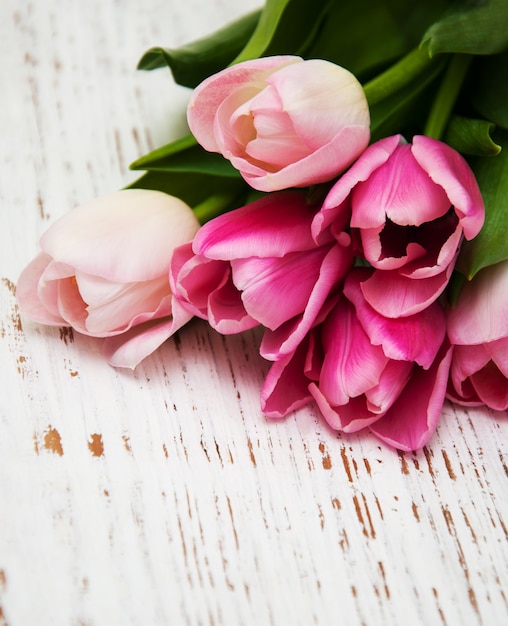 Bouquet of pink tulips Premium Photo
