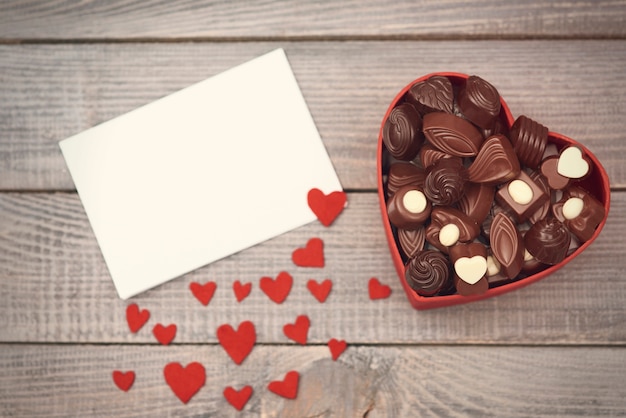 Choklad i hjärtformad ask