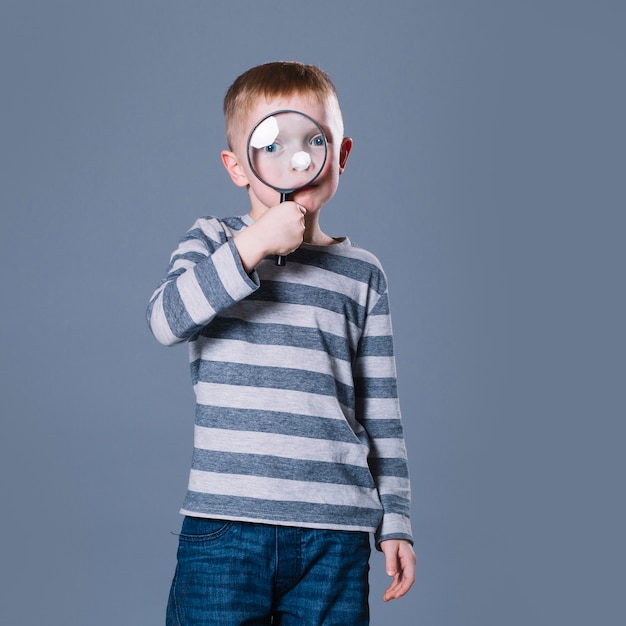 Boy with magnifying glass Free Photo