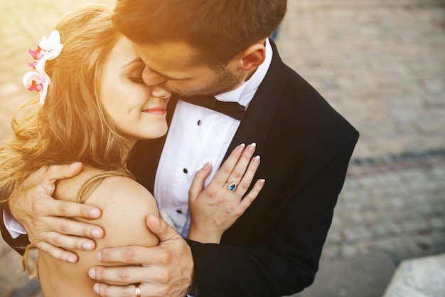 free-photo-boyfriend-kissing-his-girlfriend-on-the-nose