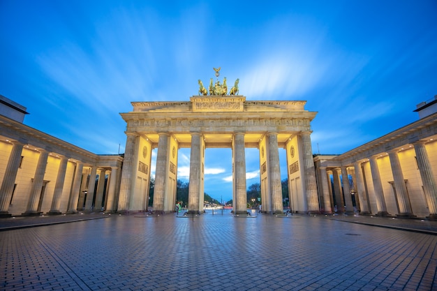 The brandenburg gate monument in berlin city, germany Premium Photo