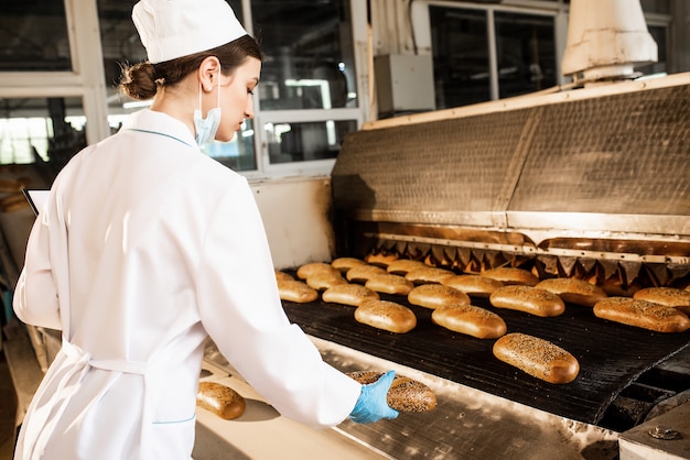 Bread Bread Production Line Woman Uniform Sanitary Check 74907 348 