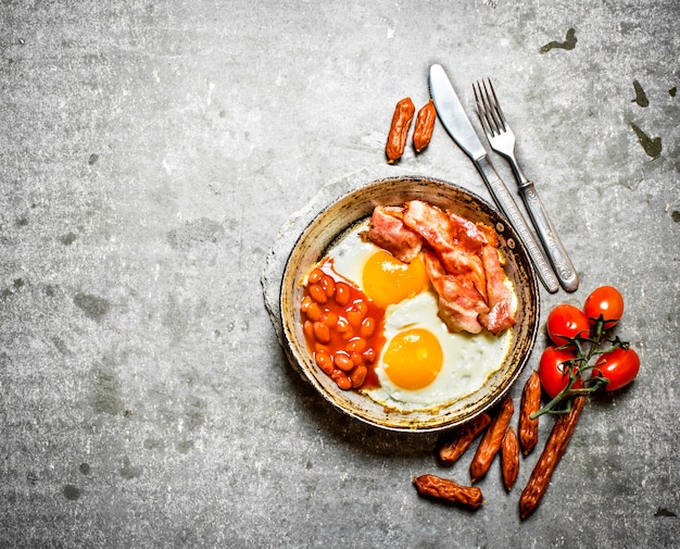 Premium Photo Breakfast In The Morning Bacon Fried Eggs With Beans