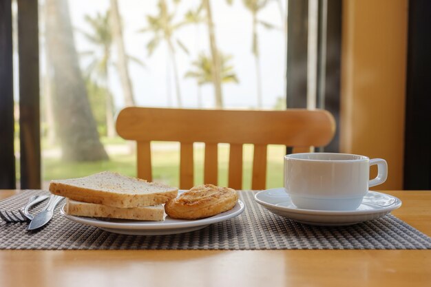 Premium Photo | Breakfast on the table.