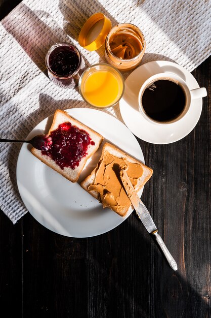 Красивый завтрак с кофе фото