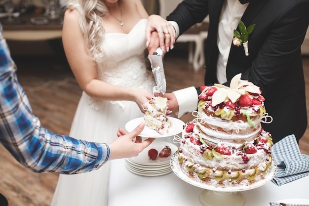 Premium Photo Bride And Groom Cutting The Wedding Cake 1609