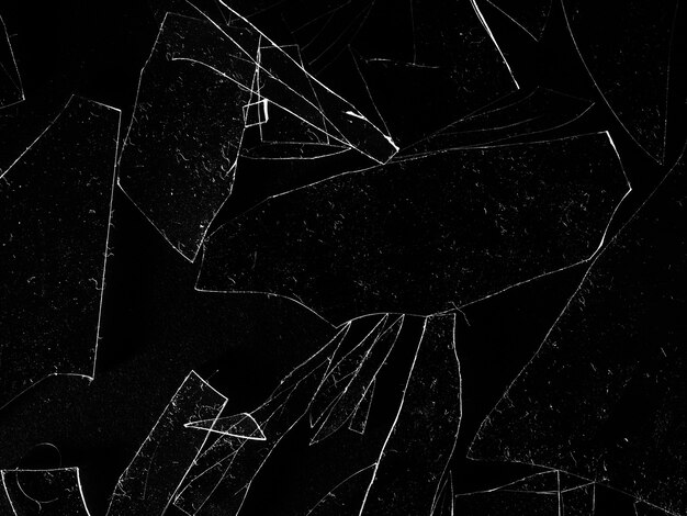 黒の背景に割れたガラス プレミアム写真