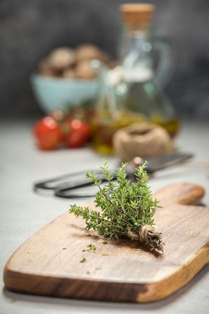 bunch of thyme to dried