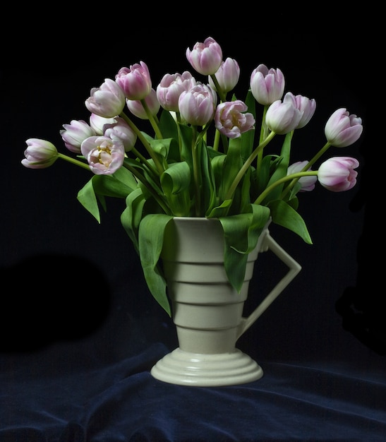 All 98+ Images which style of vase had a black background? Sharp