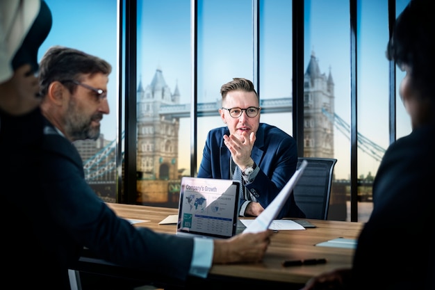 free-photo-business-meeting-in-london