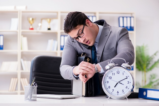 Premium Photo | Businessman rushing in the office