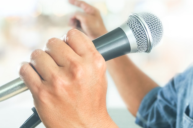 use of microphone in presentation