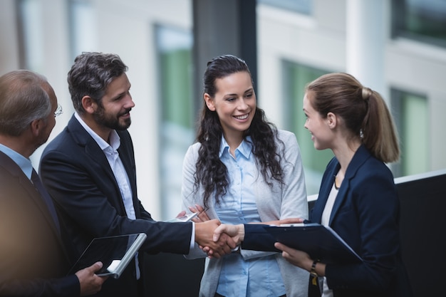 Businesspeople having a discussion in office Free Photo