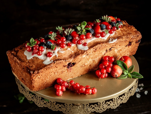 ジャムブルーベリーレッドカラントとクリームのケーキ 無料の写真