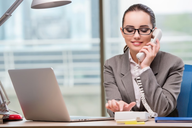 Call center operator working at her desk Premium Photo
