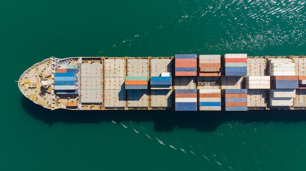 世界中の輸入輸出のための工業団地の工場港の貨物コンテナ