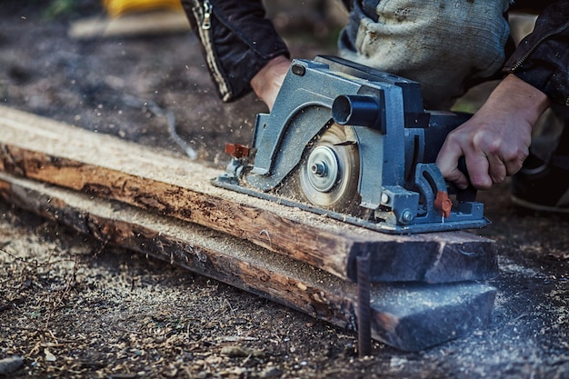 Premium Photo Carpenter Using Circular Saw For Wood Close Up