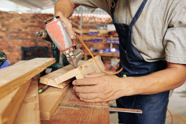 carpenter staple gun