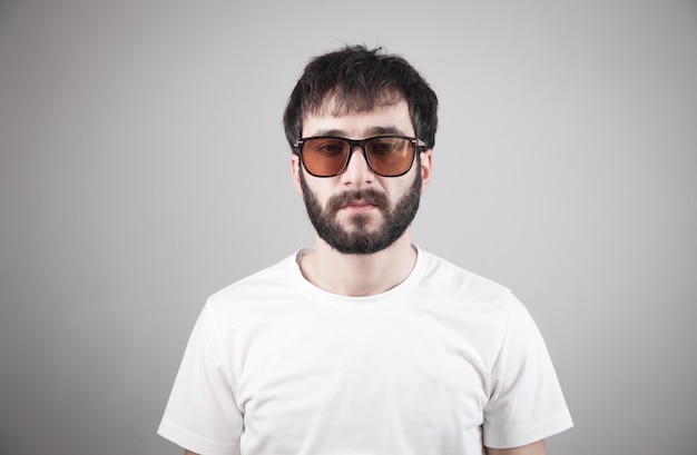 Premium Photo | Caucasian man wearing sunglasses on grey