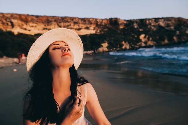 Premium Photo Caucasian Woman Rests At Beautiful Seashore