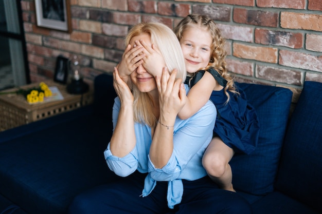 mom closes living room