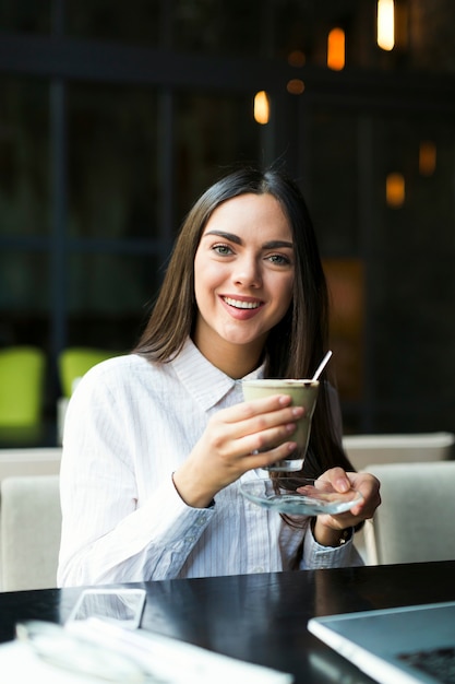 She has coffee. Администратор ресторана девушка Азиат. Ингушетий ресторан девошка телефон номер.