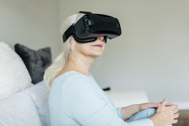 Free Photo Charming Woman In Vr Goggles