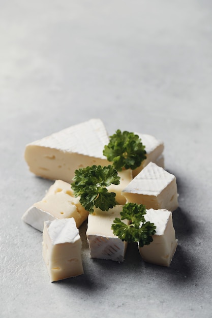 Cheese pieces and parsley | Free Photo