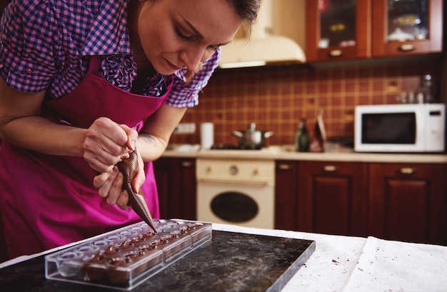 Premium Photo | Chef Pastry Squeezing Sweet Chocolate Creamy Liquid ...