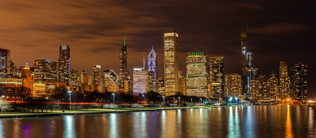 Premium Photo | Chicago downtown and lake michigan panorama