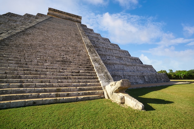 Premium Photo | Chichen itza el templo kukulcan temple