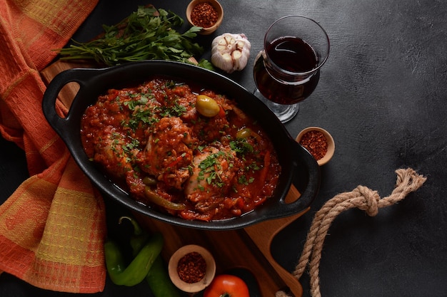 Premium Photo Chicken Cacciatore With Bell Peppers Tomatoes Black Olives Italian Food 9428