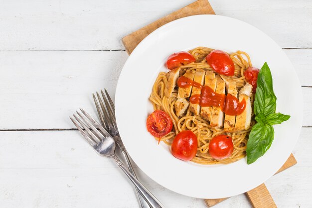 Premium Photo | Chicken spaghetti pasta over white wooden background ...