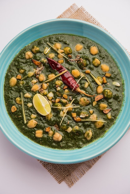 Premium Photo | Chickpea spinach curry or chana masala with palak
