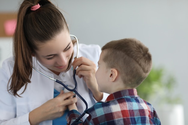 Premium Photo | Child on appointment in clinic