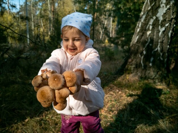 Гриб Опенок Фото Ребенка