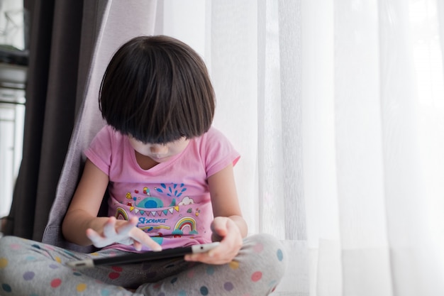 Premium Photo | Chinese child addicted phone, asian girl playing  smartphone, kid use telephone, watching cartoon