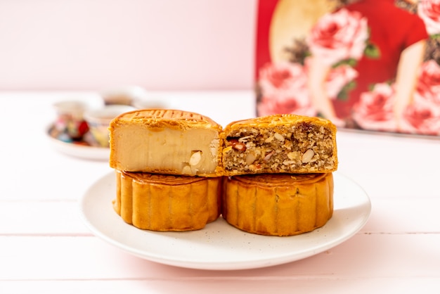 Premium Photo | Chinese moon cake for chinese mid-autumn festival