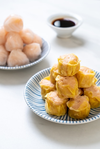 Premium Photo | Chinese shrimp steamed dumpling