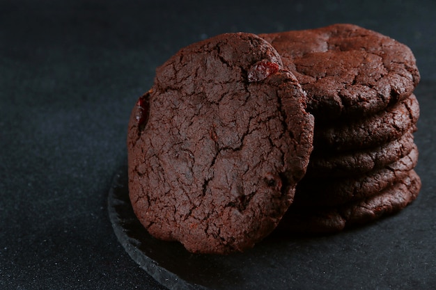 Premium Photo | Chocolate cookies on dark background