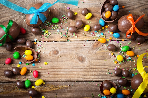 Premium Photo | Chocolate easter eggs over wooden background