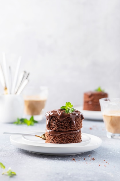 Premium Photo Chocolate Mini Cake With Chocolate Ganash And Mint