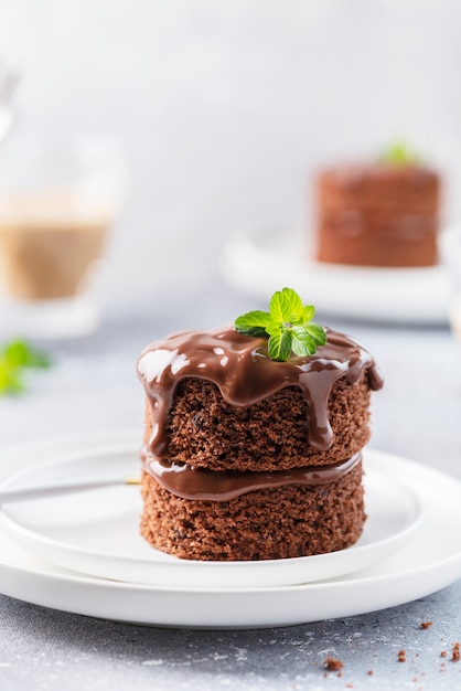 Premium Photo Chocolate Mini Cake With Chocolate Ganash And Mint