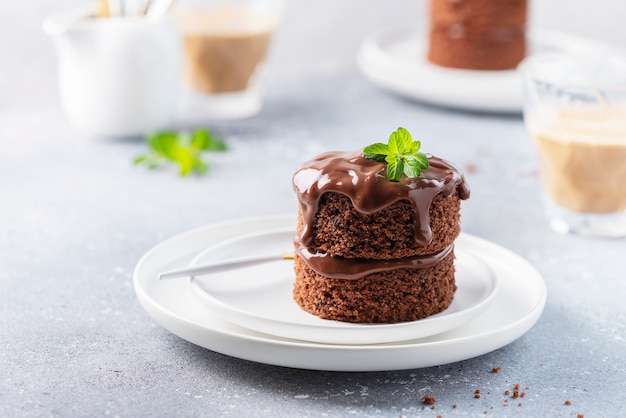 Premium Photo Chocolate Mini Cake With Chocolate Ganash And Mint