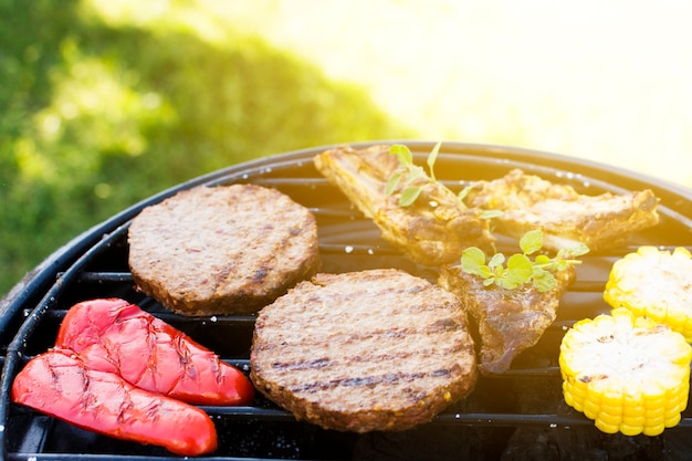 Chops pepper meat corn on grill pan Free Photo