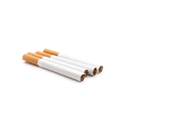 Сигарета на белом фоне с дымом