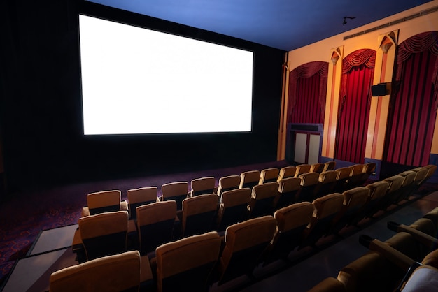 cinema theater showing empty white movie screen 31965 5639 - Pahami 7 Kosakata Bahasa Melayu Ini saat Liburan di Malaysia