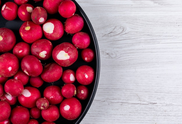 Free Photo | Clean radishes in a black pan