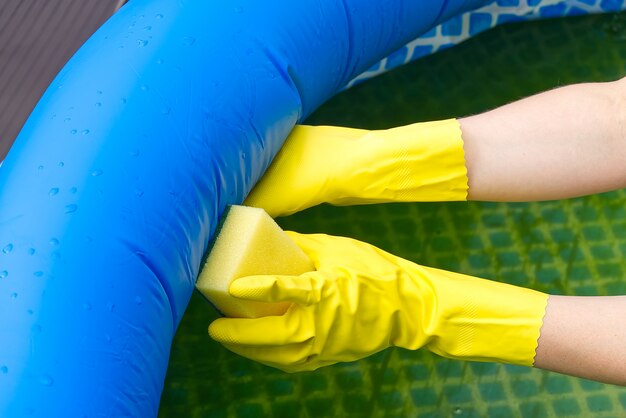 cleaning inflatable pool