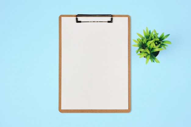 Premium Photo | Clipboard with white sheet on pastel color background ...